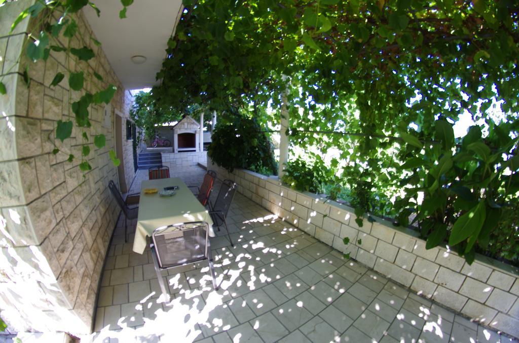 Apartments Luka Lumbarda Exterior photo